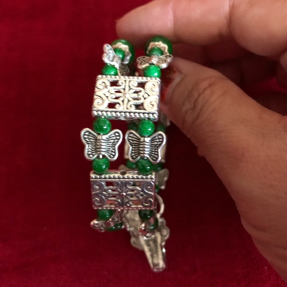 Beautiful ornate green and silver bangle bracelet - Picture 2 of 6